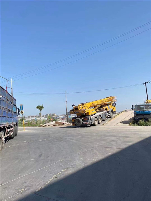 东宁市25吨吊车的租赁价格大概是多少？