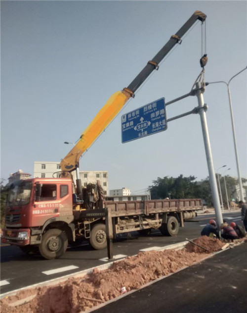 东宁市设备吊装租赁吊车要用多大吊车