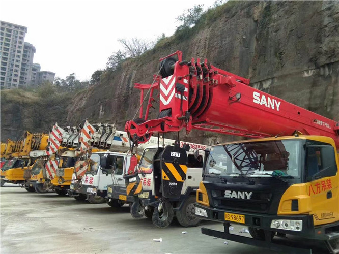 东宁市吊车出租按什么计费？台班费、单次费、里程费怎么算？