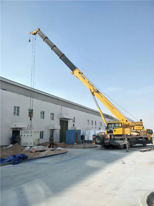 东宁市“超载就喊停”—— 吊车的 “重量保镖” 技术