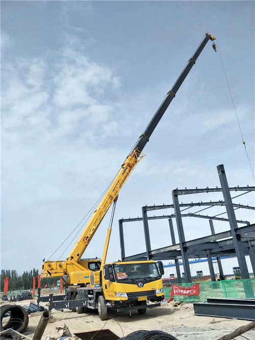 东宁市超高层建筑钢结构吊装案例